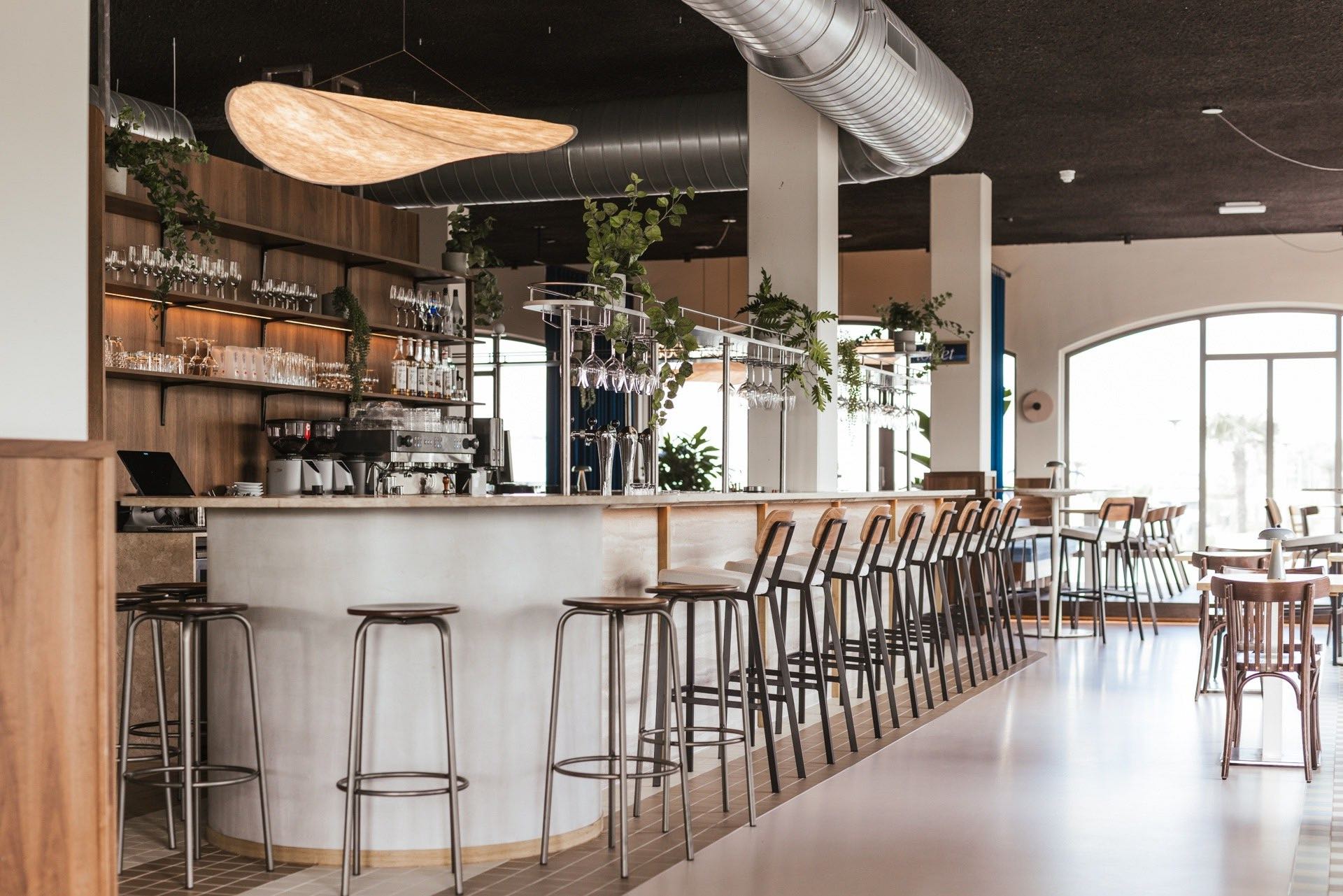 Brasserie Zuiderzoet in Zeewolde, onlangs gerenoveerd door Creneau 